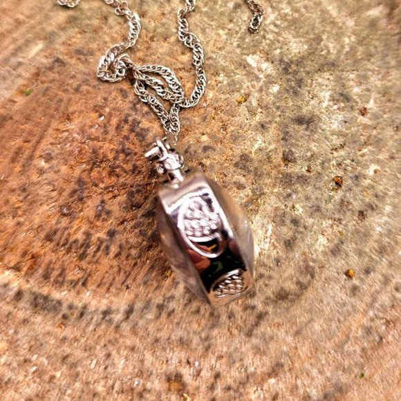 Nature Super Seven Crystals Floating Silver Heart & Leaf Pendant Necklace - Picture 9 of 10